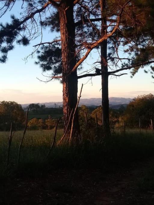 Chale Aconchegante Em Estancia Climatica Santo Antonio do Leite Bagian luar foto