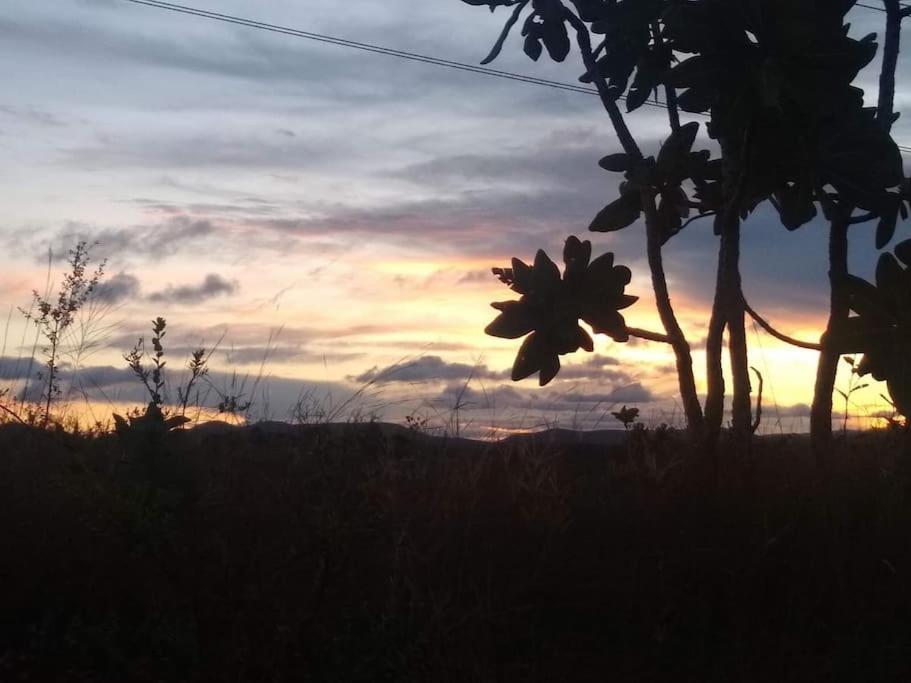 Chale Aconchegante Em Estancia Climatica Santo Antonio do Leite Bagian luar foto